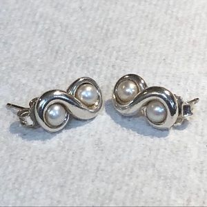 Tiffany & Co infinity pearl and sterling silver